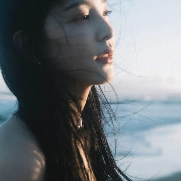叻女外星人寻求共同体